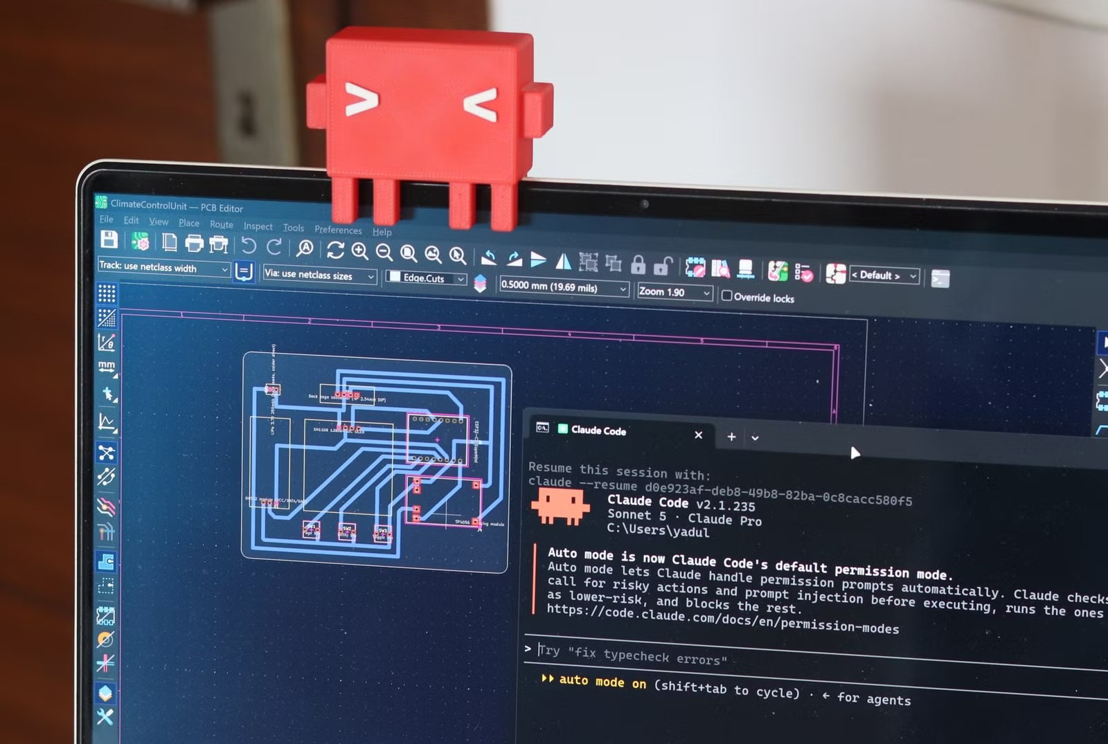 KiCad MCP مع Claude: صمّم لوحتك المطبوعة بالمحادثة مع الذكاء الاصطناعي cover